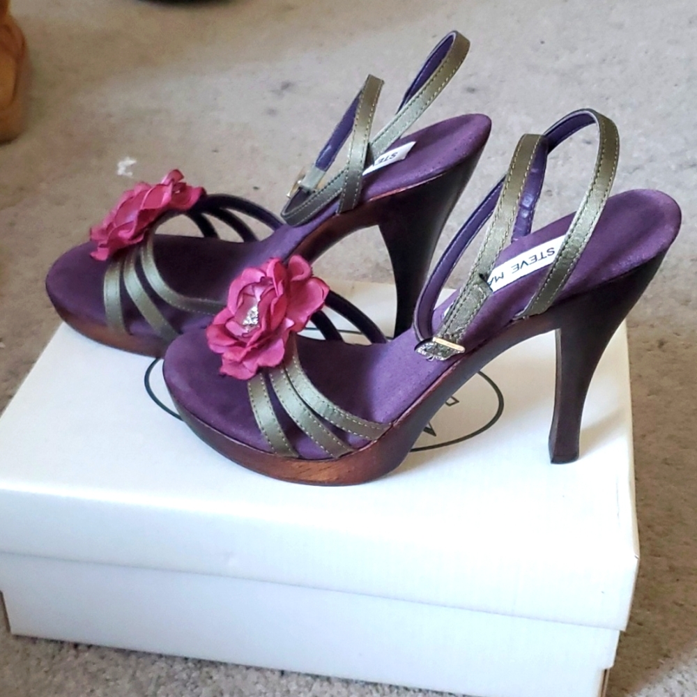 Steve Madden heels Size 7.5. Purple/forest green, flower/gem embelishments.